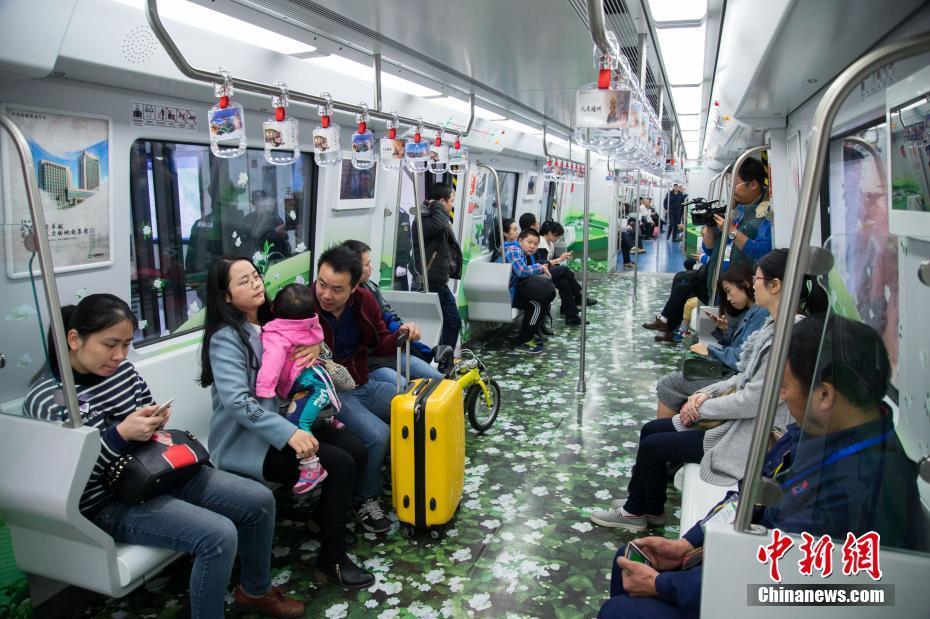 福州地铁1号线全线开通试运营 闽都文化主题车厢人气高