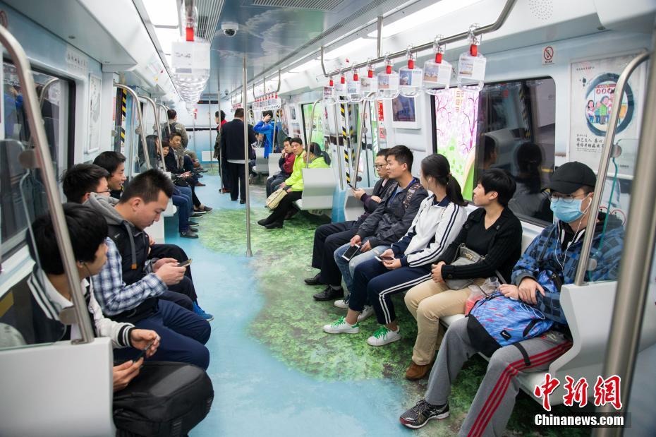 福州地铁1号线全线开通试运营 闽都文化主题车厢人气高