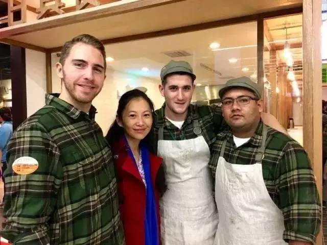 惊呆！中国包子铺开到哈佛门口 老美排长队等 几周销售破2亿！