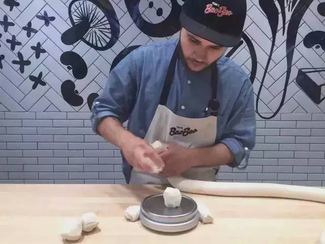 惊呆！中国包子铺开到哈佛门口 老美排长队等 几周销售破2亿！