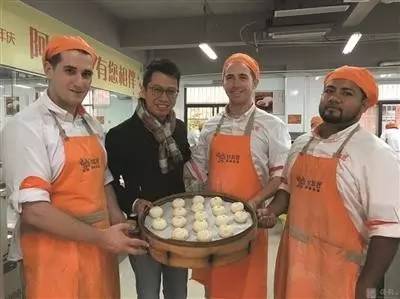 惊呆！中国包子铺开到哈佛门口 老美排长队等 几周销售破2亿！