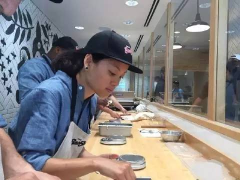 惊呆！中国包子铺开到哈佛门口 老美排长队等 几周销售破2亿！