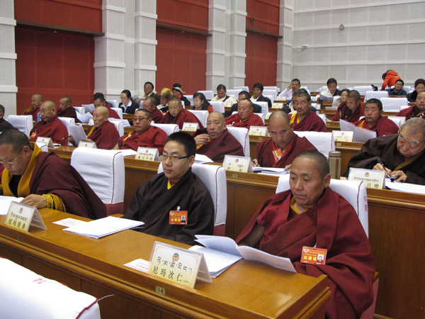 西藏自治区政协十届五次会议在拉萨召开