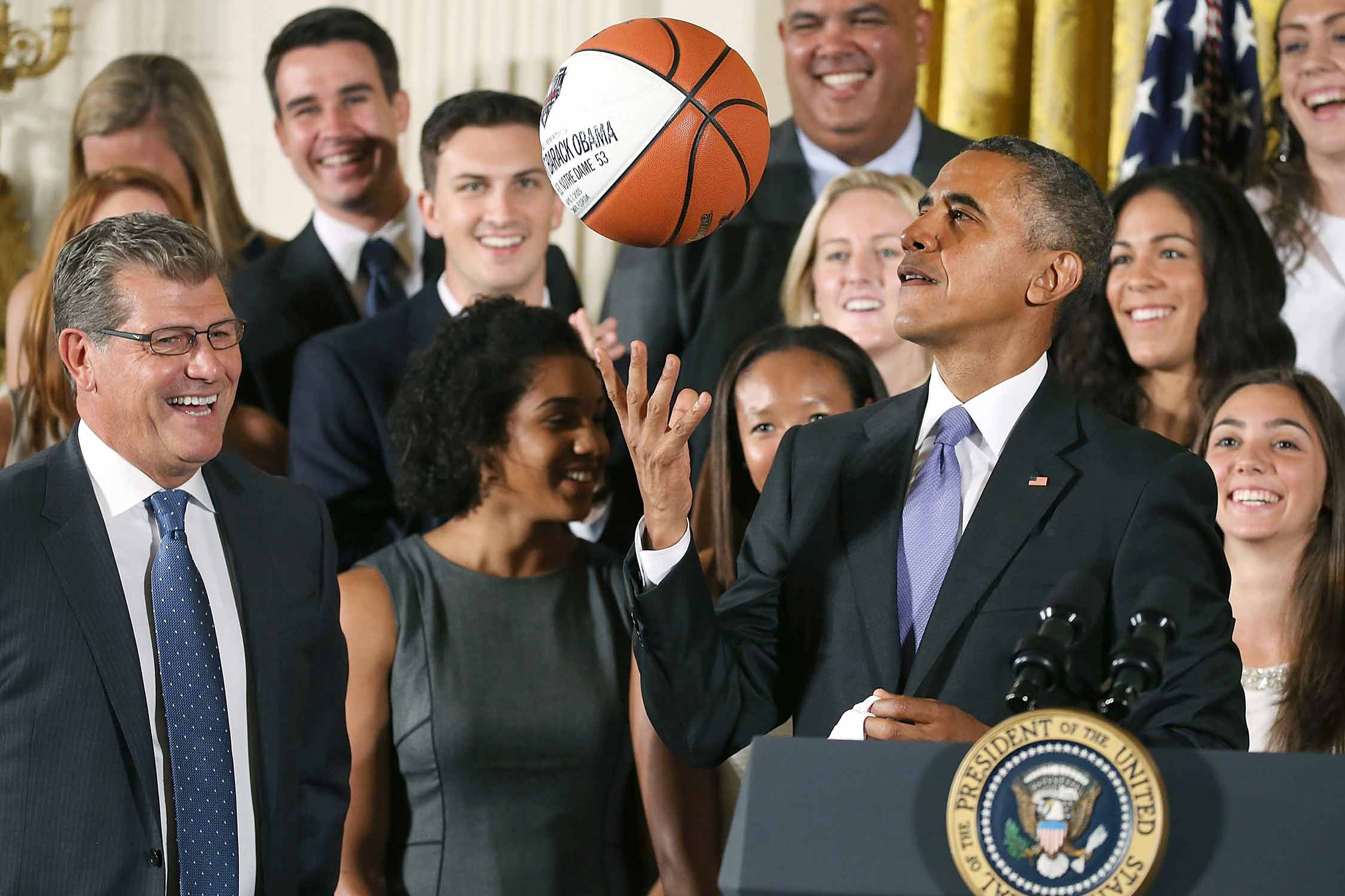 篮球总统奥巴马:被肘伤缝12针 与乔丹