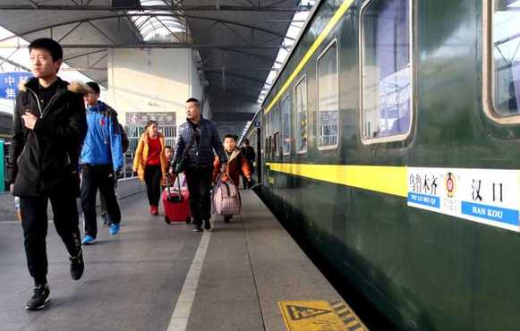 新疆铁路：春节假日运输圆满结束 —累计发送旅客90.8万人 同比增长 24.3%