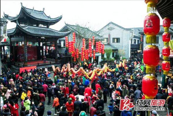 “旅行过年”成新时尚 春节7天2266万人游湖南