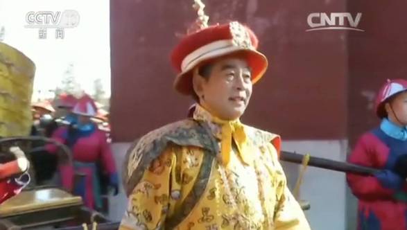 他演了27年皇帝 脱下龙袍就在公园门口检票