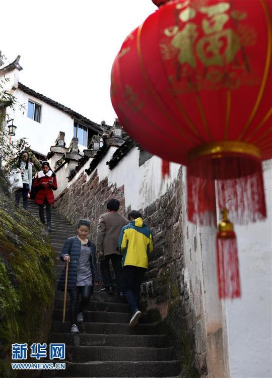 险！建在500米悬崖峭壁上的村庄