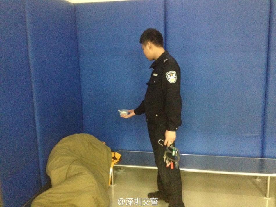 深圳交警元宵节抓醉驾 醉酒司机警局吃汤圆