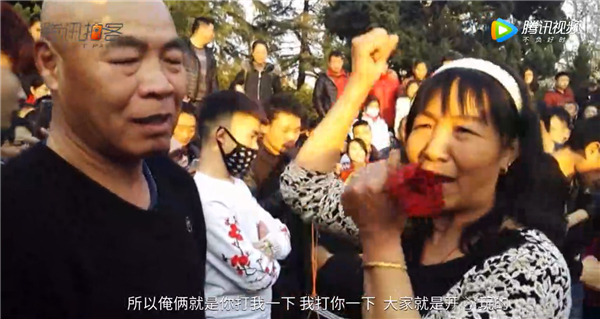 郑州大叔大妈尬舞升级：从抽筋舞到打架舞