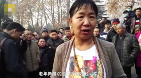 郑州大叔大妈尬舞升级：从抽筋舞到打架舞