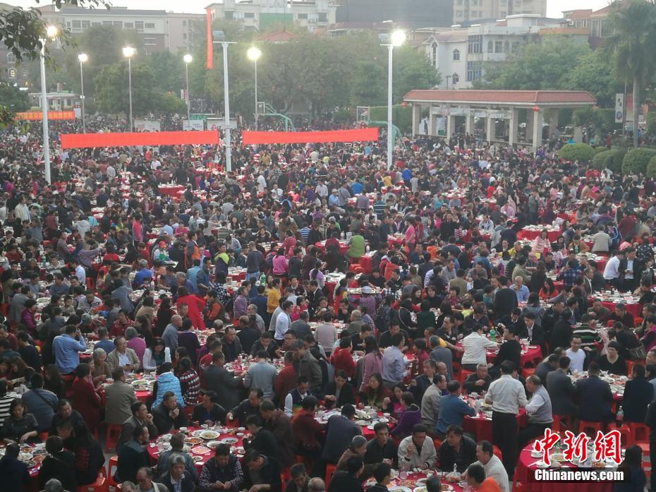 广东东莞“万人宴”摆2100多桌 逾2万人赴宴