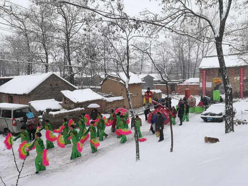 河南渑池“千年古村”举办古庙会 暴雪中奉献“文化盛宴”