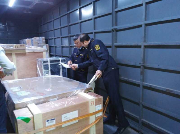 增城检验检验局夜以继日全力保障 富士康项目首批3140万日元设备顺利入境