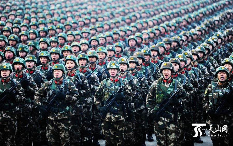 新疆上千武警乘机赴反恐维稳一线