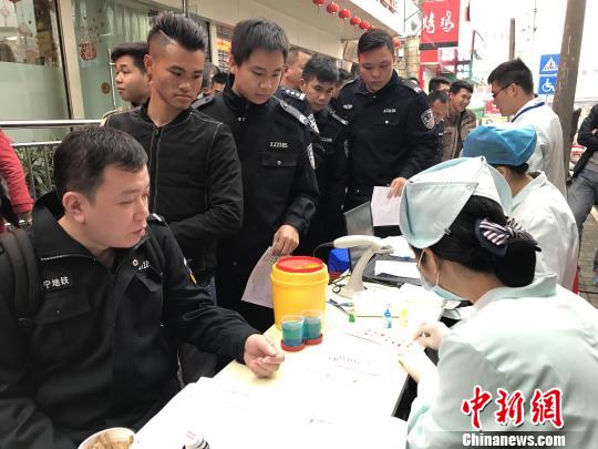 广西南宁民警14年爱心接力 无偿献血超60万毫升