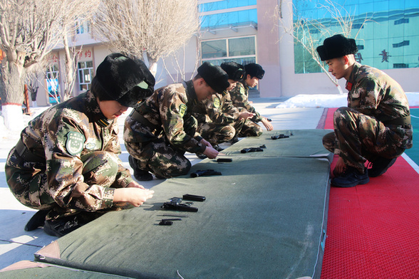 新疆霍尔果斯边检站入警大学生学员迈好“上岗”成长第一步