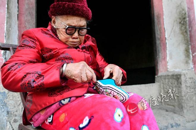 重庆最后的小脚女人 与丈夫相爱81年未分开过