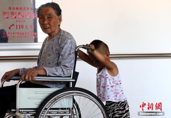 中国到2020年独居和空巢老人将增至1.18亿人左右