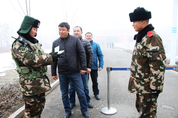 新疆霍尔果斯边检站开启“两会”安保模式