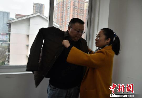 “最美”电力花与“断翅”丈夫共飞翔 撑起爱的天空