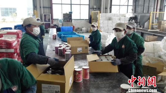 上海口岸集中销毁进口不合格食品化妆品