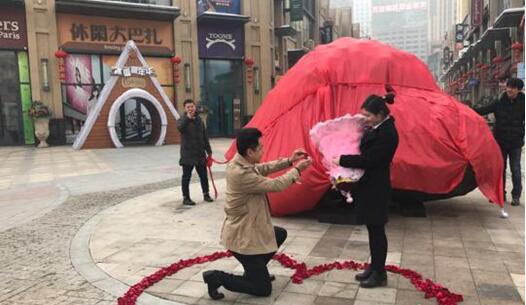 男子花百万购买陨石求婚 网友：上演现实版三生三世