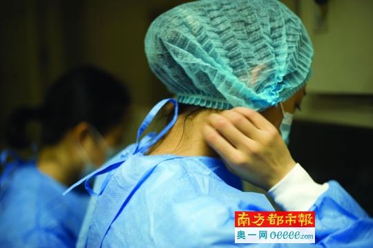 入殓师为逝者化妆:他突然睁眼 我赶紧说对不起