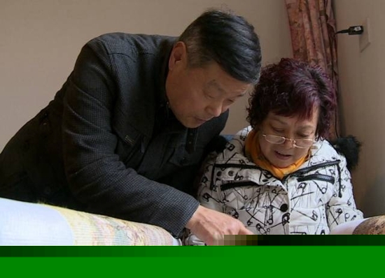 老夫妻花5年绣出《清明上河图》 用断40多根针