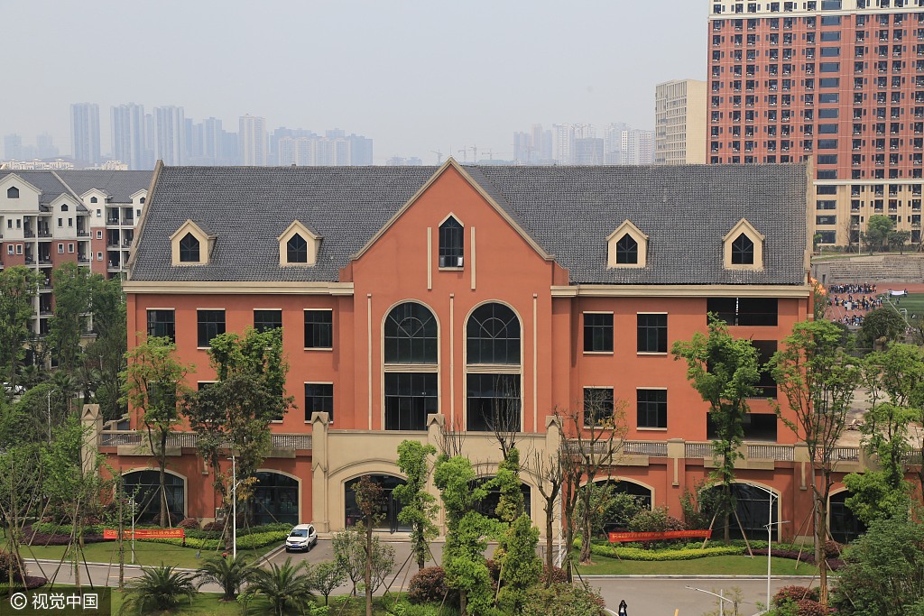 重庆一高校建筑惊呆网友 宿舍似洋房食堂像别墅