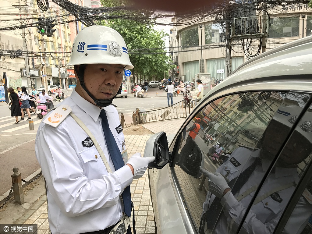 郑州：窃贼偷豪车倒车镜玻璃 留纸条“要赎加微信”