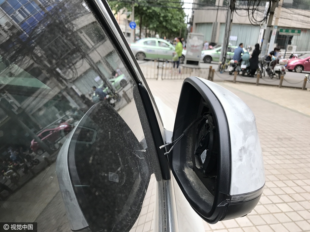 郑州：窃贼偷豪车倒车镜玻璃 留纸条“要赎加微信”