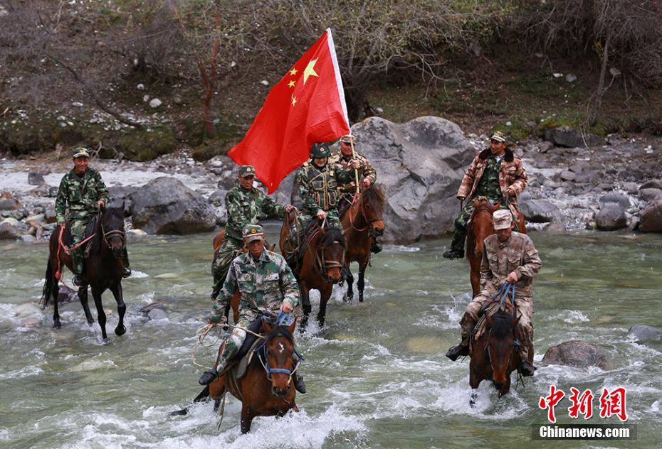 新疆警民翻山越岭、骑马过河遭遇冰雹仍坚持巡边