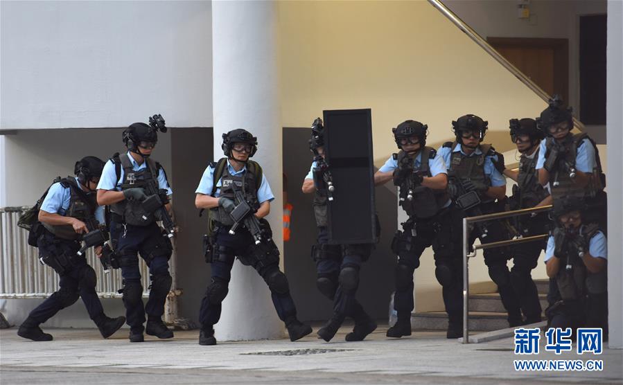 香港警方举行代号“坚盾”的大规模反恐演习