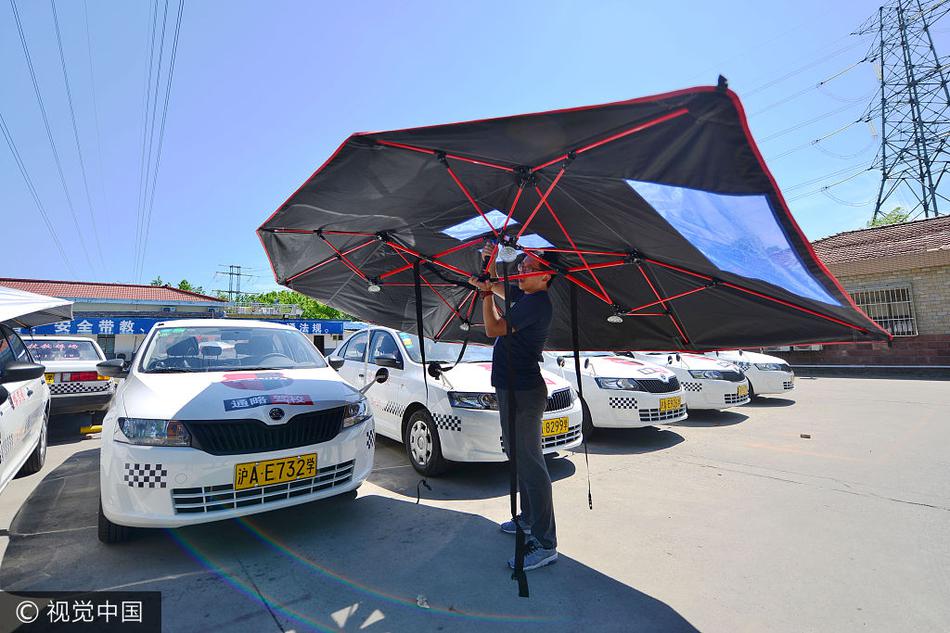 上海一驾校教练车装“避暑神器”