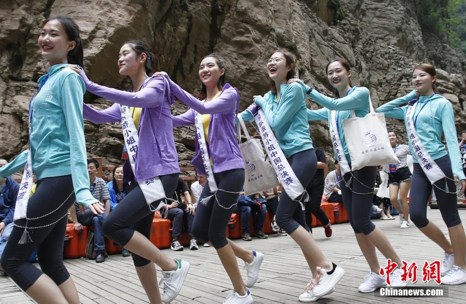 国际旅游小姐大赛 众佳丽长江三峡采风