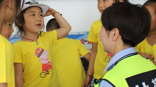 丹江口：20名儿童受邀进警营欢度六一