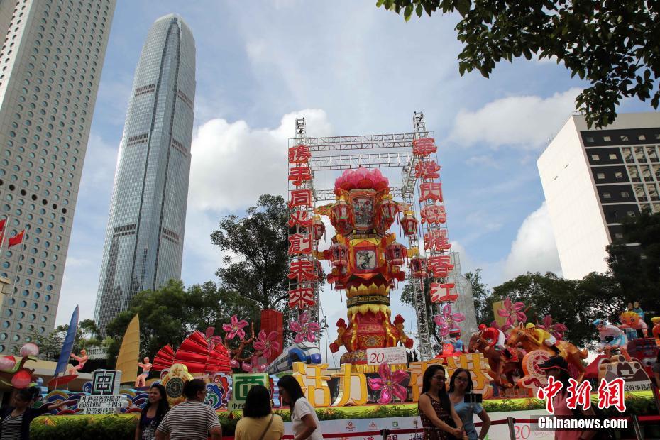 香港举行大型花灯展庆祝特区成立20周年