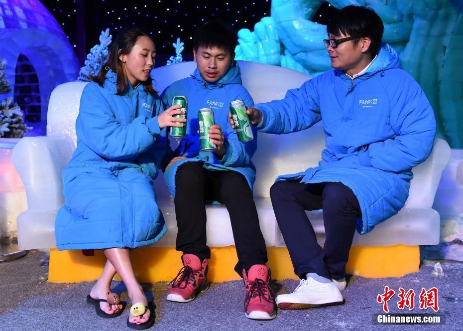 重庆真冰打造“冰酒吧” 与室外温差40℃