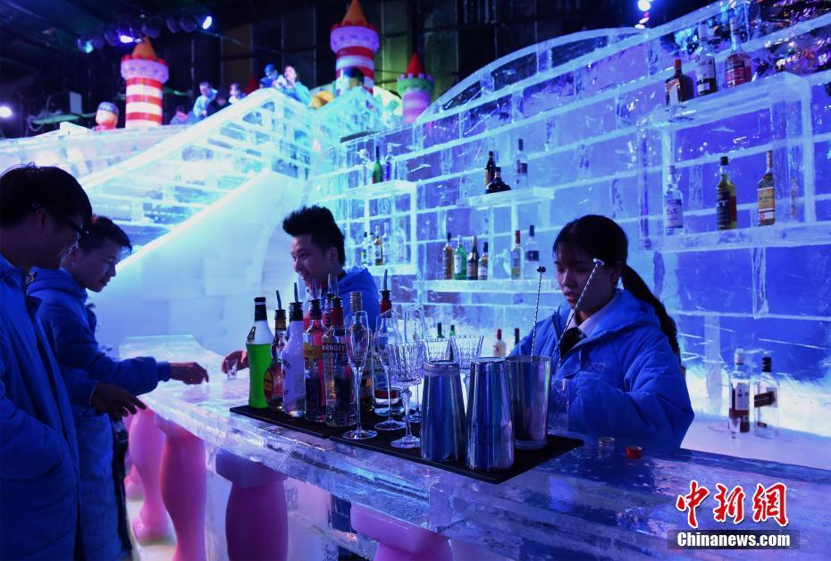 重庆真冰打造“冰酒吧” 与室外温差40℃