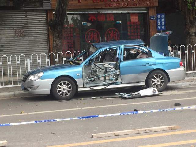 出租车天然气瓶泄露 司机抽烟时引发爆炸