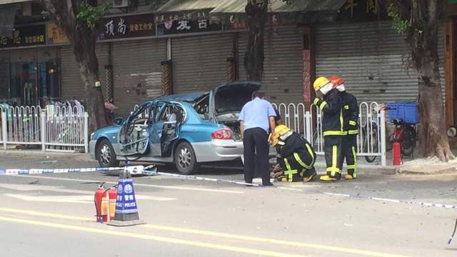 出租车天然气瓶泄露 司机抽烟时引发爆炸