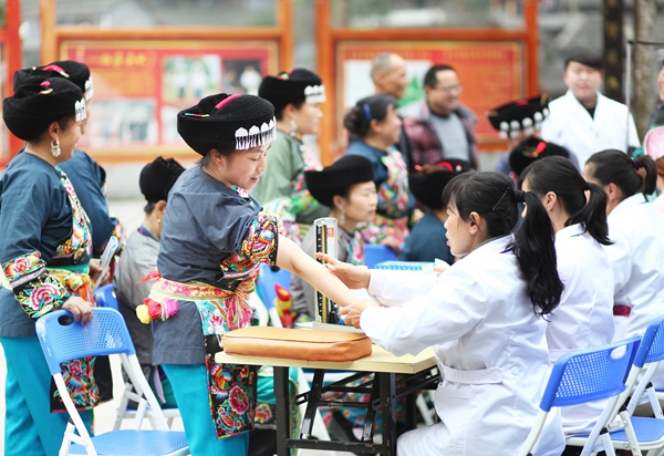 土家族人口数量_大山里的 微小学(3)