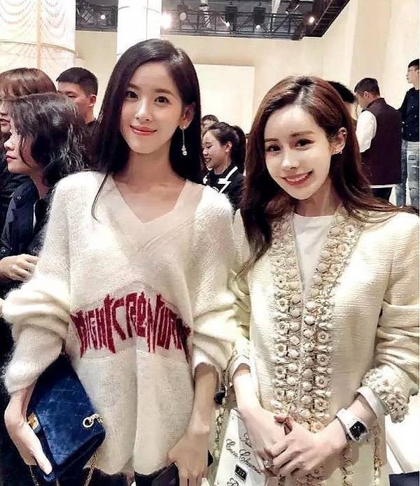 气场越来越大！奶茶妹妹与网红合照，天然跟整过的差距太大(图)