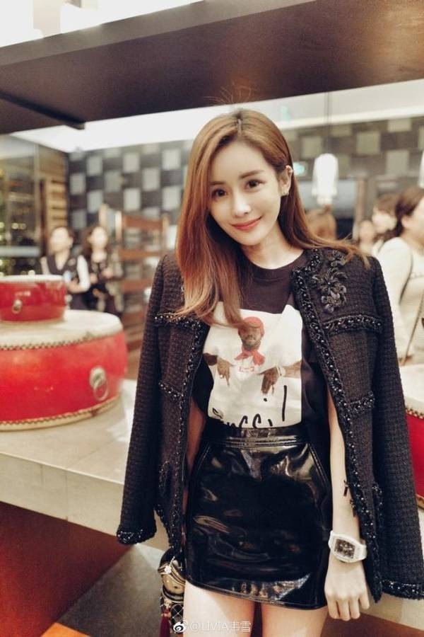 气场越来越大！奶茶妹妹与网红合照，天然跟整过的差距太大(图)