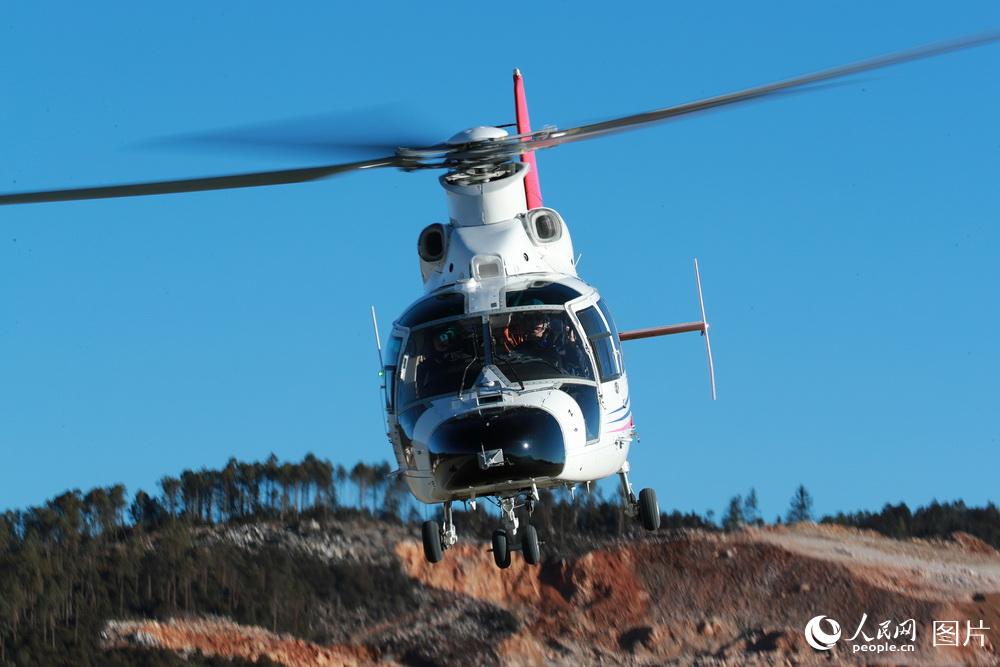 国产高原直升机AC312E高原试飞成功