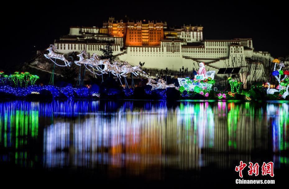 西藏拉萨灯光节演绎高海拔光影盛宴