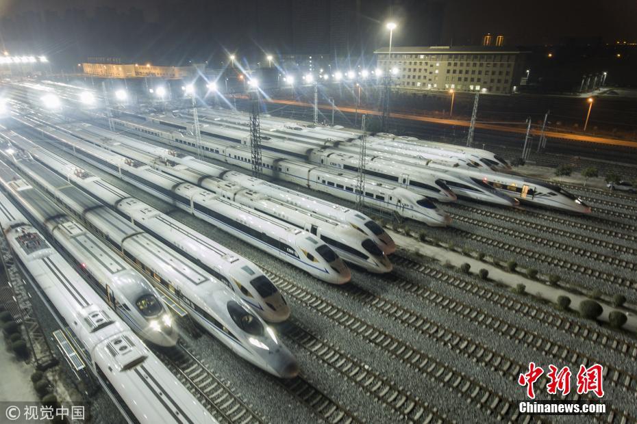 西成高铁今日开通 动车组列车整装待发