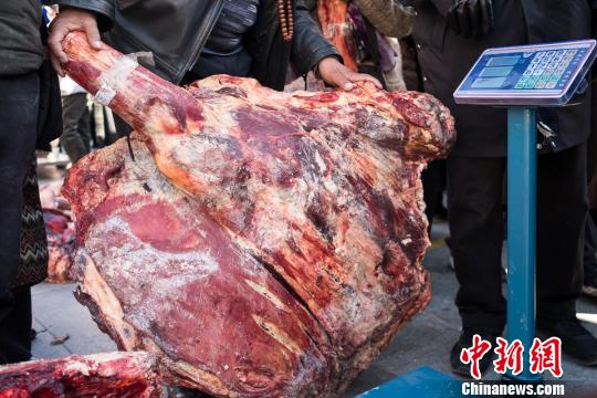 5万余斤惠民牦牛肉低价上市满足雪域民众冬季饮食需求