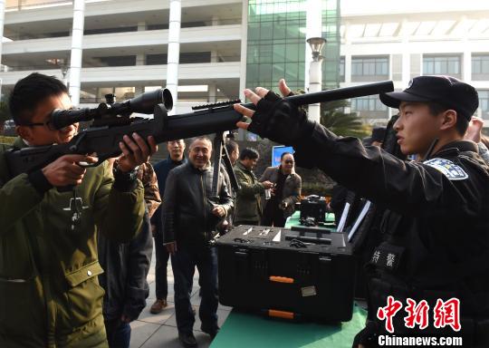 重庆反恐防暴进校园 提高学生安全防范意识